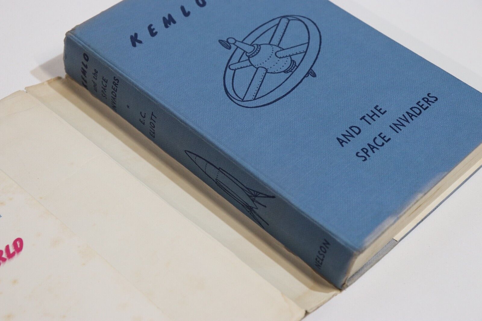 1961 Kemlo And The Space Invaders by EC Eliott Classic Science Fiction Book