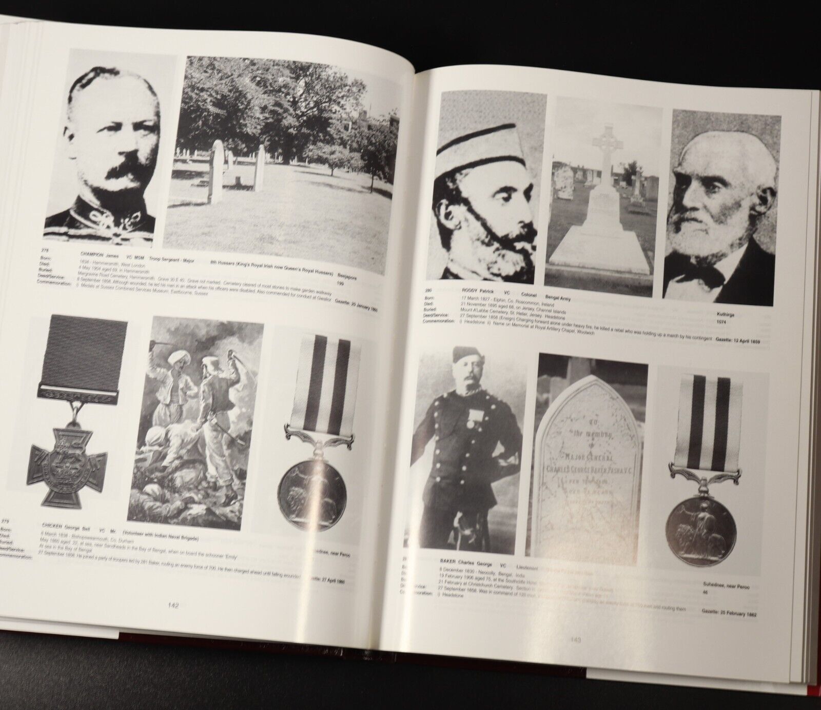 1999 2vol Monuments To Courage by D. Harvey Victoria Cross Military Books Signed