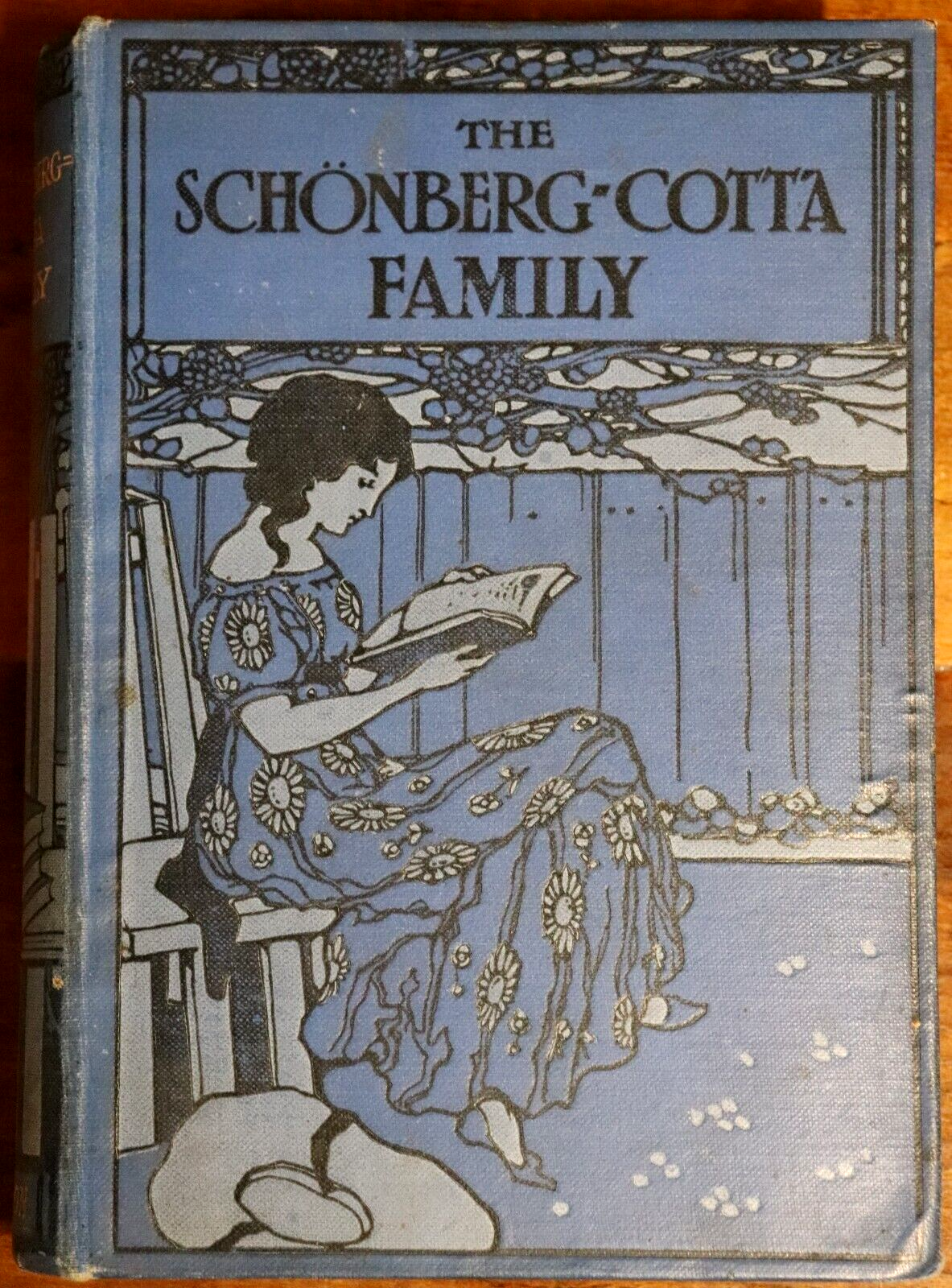 c1910 Chronicles Of The Schönberg-Cotta Family ER Charles Antique Fiction Book
